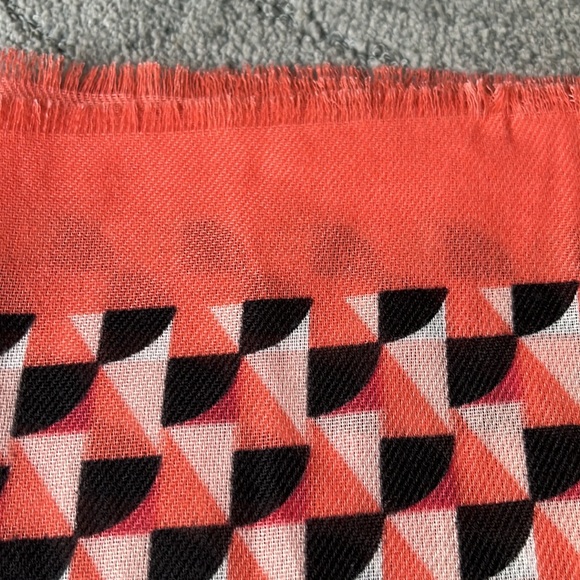 NWOT TALBOTS Shawl Style Scarf - Picture 3 of 3